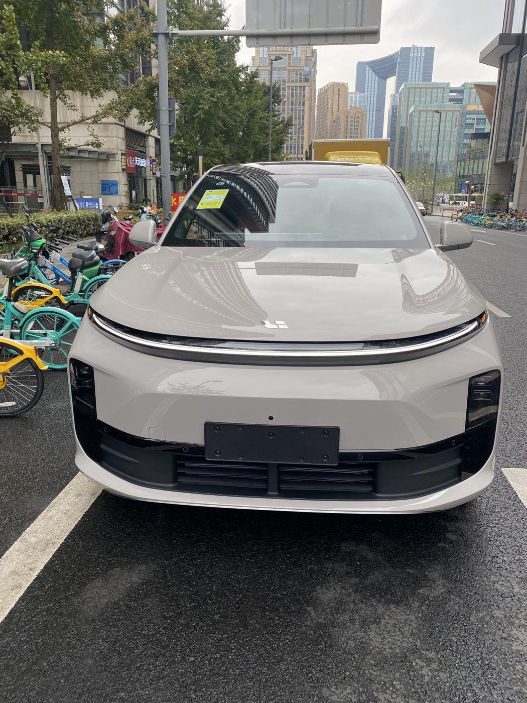 365英国上市集团 MEGA 高压纯电 MPV